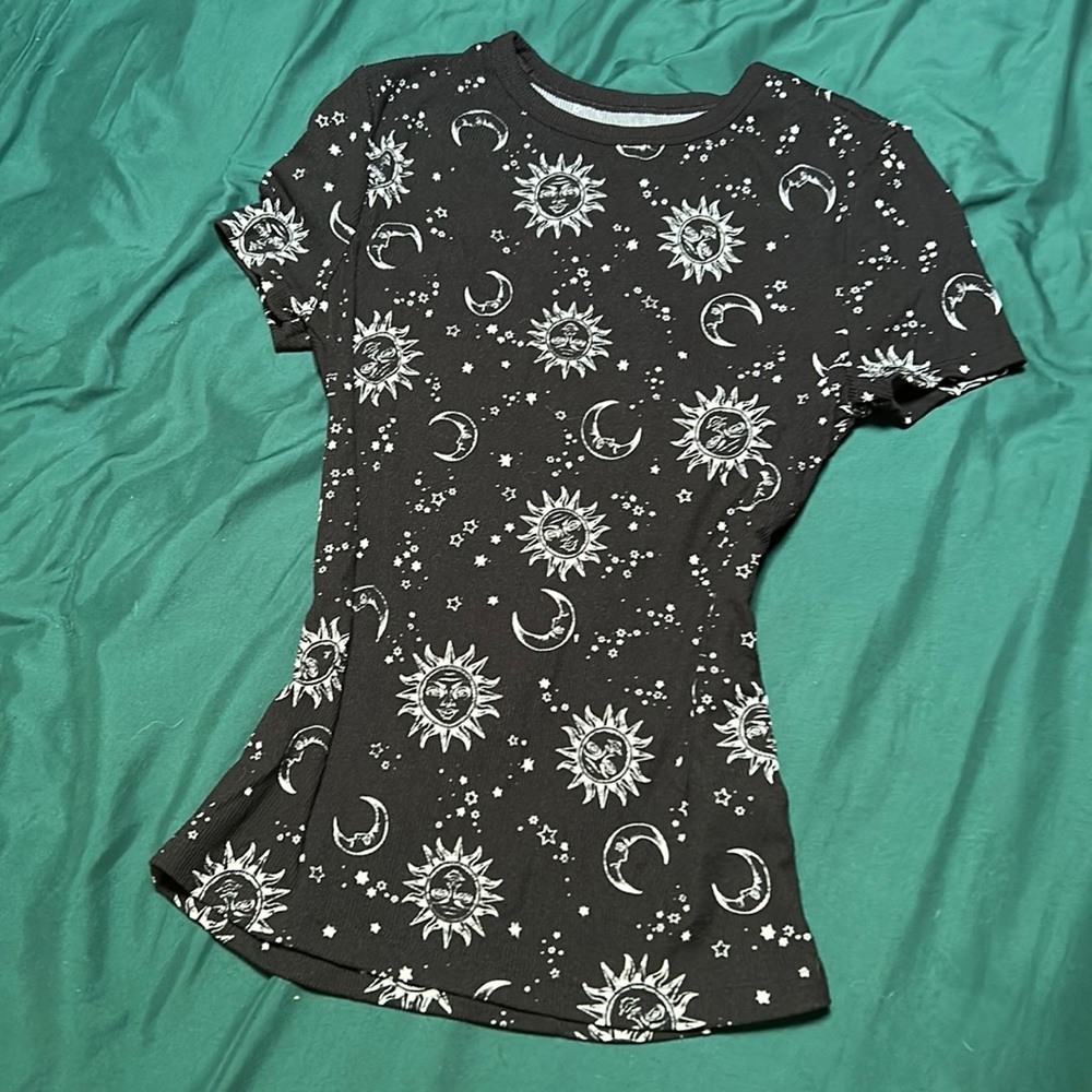 Black Sun and moon short sleeve tee